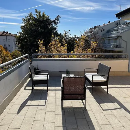 Penthouse Near The Historic Center Daire Modena